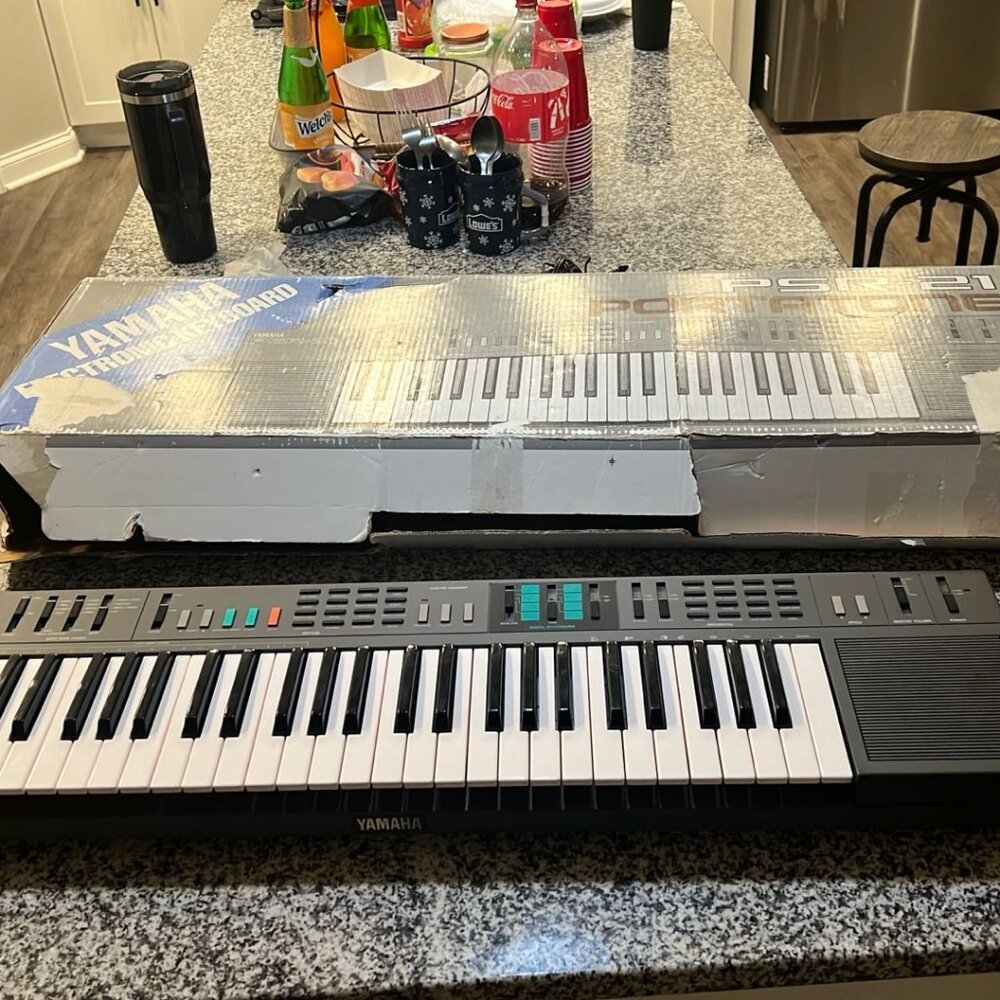 Yamaha Electronic Keyboard PSR-21